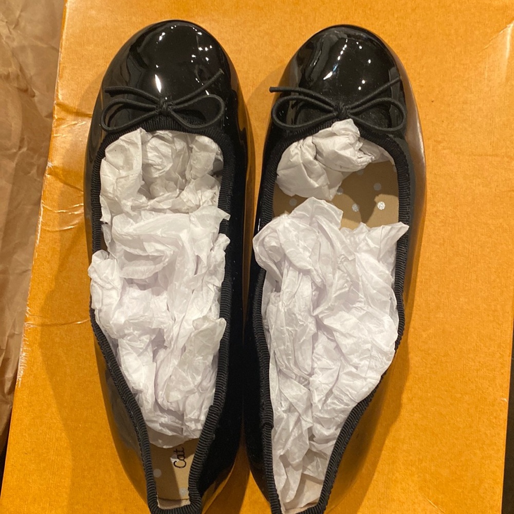 Girls size 1 cat and Jack black shoes. New with tags.